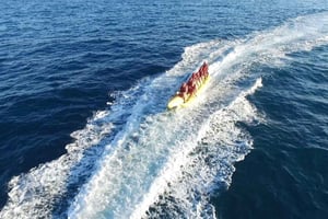 St. George's Bay: Tur i oppustelig bananbåd