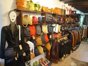 J. Brown Taller De Piel