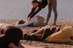 Marbella: Beachfront Yoga and Cava Experience