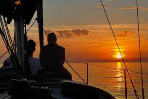 Marbella: Sunset Sailing Trip with Drinks and Snacks