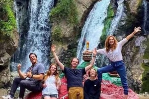 Gita di un giorno alla montagna dell'Atlante e alle cascate delle tre valli e al deserto