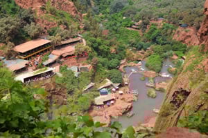 Excursión de un día a las cascadas de Ouzoud y paseo en barco desde Marrakech
