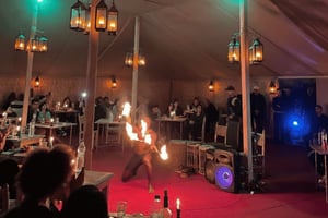 Lujo en el desierto de Agafay: quad, paseo en camello, piscina y cena con espectáculo.