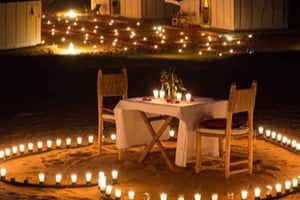 Maaginen illallinen Agafayn autiomaassa tähtien alla & kameliratsastus