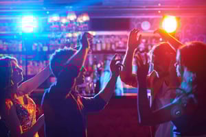 Marrakech: Agafay-mönkijäretki ja kameliratsastus auringonlaskussa illallisesityksen kanssa