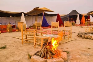 Marrakech: illallinen Agafayn autiomaassa, tuliesitys ja kameliratsastus