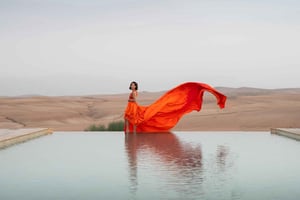 Marrakech: Fotoshoot i flygende kjole i Agafay-ørkenen