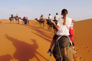 Marrakech a Fez, tour de 3 días por el desierto en camello y tiendas de lujo.
