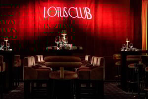 Marrakech: Lotus Clubin eläväinen illallisnäytös.