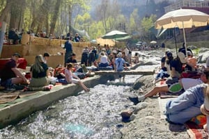 Excursion d'une journée dans la vallée de l'Ourika : Randonnée, chute d'eau, déjeuner et détente