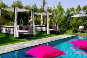 Virkistävä uima-allas: nauti lounaasta ja helposta kuljetuksesta