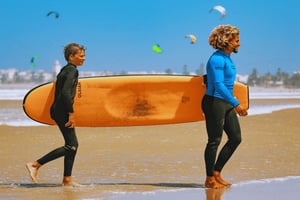 Surfkurs und Mittagessen auf einer Tagestour von Marrakesch nach Essaouira