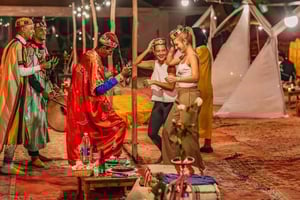 Onvergetelijke woestijnavond: diner, kamelenrit en quadrijden