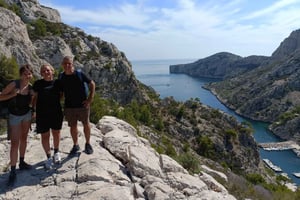 Absolut Calanques de Marseille. Canyons, fisher village and turquoise beach