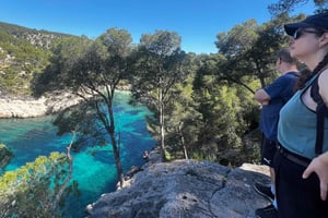 Cassis : Hiking Tour 2 Calanques with swimming