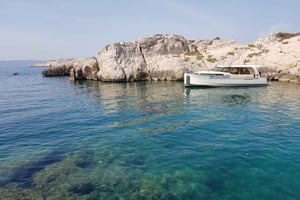 Cruise, Coffee and Swimming in the Calanques of Frioul