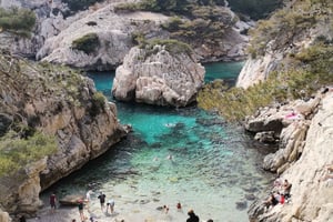 Marseille: Calanques National Park Guided Hike with Picnic
