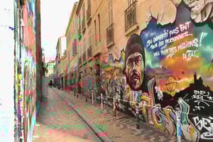 Marseille: Guided Walking Tour with Local Artist