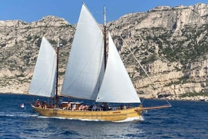 Marseille: Half-day sailboat + Stand Up Paddle in the Calanques