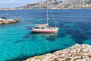 Marseille: Calanques Catamaran Cruise, Picnic, & Swimming