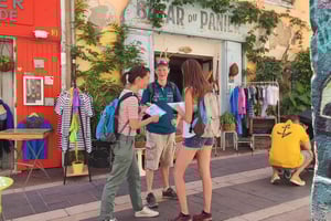 'Old Marseille' district tour and treasure hunt