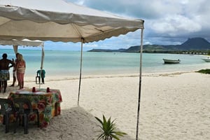 Mauritius: Ile aux cerfs, watervallen en bbq Bootdag