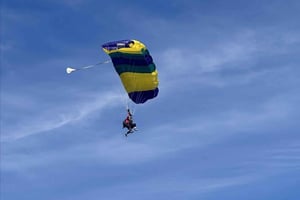 Mauritius: Tandem-Fallschirmsprung mit Hotelabholung