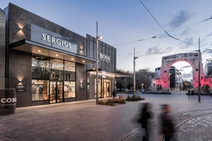 Sergios Herrenbekleidung und formelle Vermietung