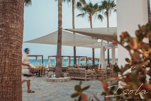 Isola Beach Bar w Nissi Beach Letnie Otwarcie