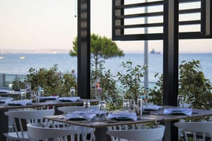 C bar by Pyxida Seafront