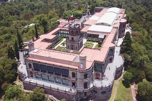 Visita al Castillo de Chapultepec: Explora las lujosas cámaras