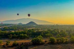 Desde CDMX: Paseo en globo, visitas guiadas a Teotihuacán y Guadalupe