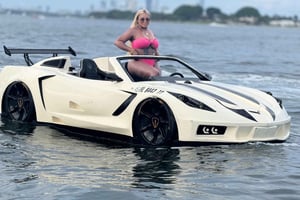 GRATUITO: 1 ora di giro in barca + 1 ora di JetCar + 1 ora di ATV per 2 ospiti