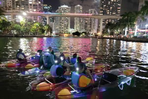 Miami: Guidet nattur med LED-belyste kajakk