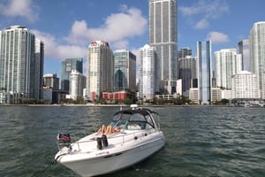 Miami: Privat bådtur med kaptajn og udsigt over skyline