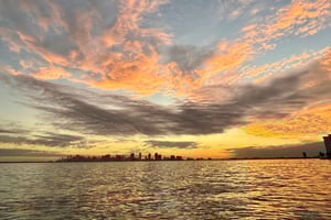 Miami: Private Sunset Boat Tour with Bottle of Champagne