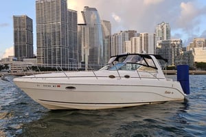 Miami: prywatny rejs jachtem z kapitanem i napojami bezalkoholowymi