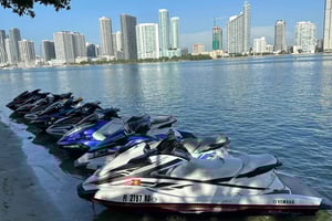 Miami: ¡Aventura en el mar! Alquiler de motos acuáticas+30min de tour en barco incluido