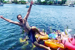 Privat pontonbåd med kaptajn, privat op til 12 personer