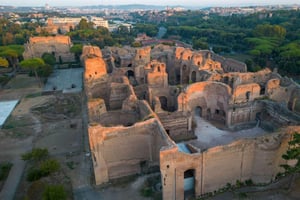 Bari: Grotte di Castellana & Rome Private Day Trip