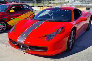 Управляйте Ferrari 458 И Alfa Romeo на гоночной трассе, включая видео