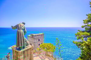 ミラノ発：チンクエ・テッレ国立公園／リモンチーノ試飲付