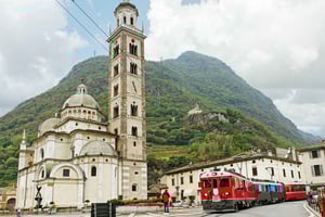 Milán: viaje en el tren rojo Bernina y tour de 1 día de St. Moritz