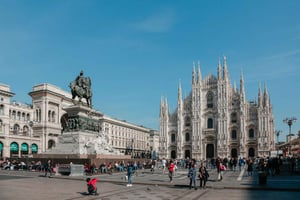 Milan: Duomo tickets and Italian Aperitif with Duomo View