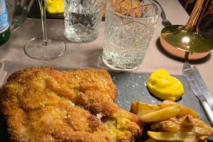 Milan Navigli: Cotoletta alla Milanese & Wine Experience