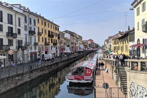 Milano: tour in barca dei Navigli con aperitivo