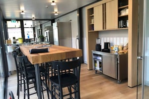 Corso di cucina con pizza e tiramisù e degustazione di vini a Milano