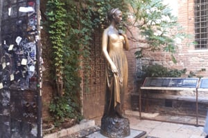 Visita a Verona y al lago de Garda. Tour de día completo desde Milán.