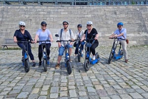 Monachium: Wycieczka e-skuterem z przewodnikiem po najważniejszych atrakcjach