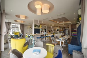 Le Petit Macaron, Bar